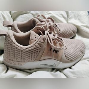 Nike Renew in season TR 10 Women's running trainers CK-2576 size 9
